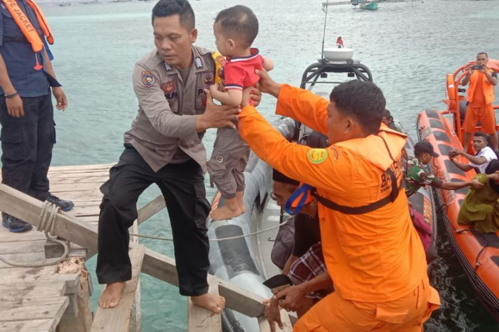 17 Korban Kapal Karam di Perairan Nanga Nipa NTT Berhasil Diselamatkan