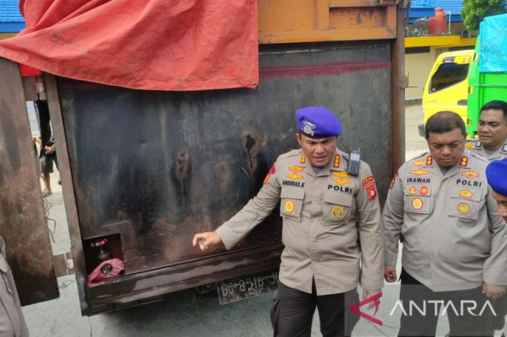 Pengiriman 60 Ton Solar Ilegal Digagalkan Polairud Polda Sumsel