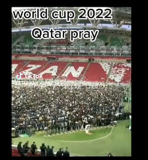[Cek Fakta] Beredar Video Salat Berjemaah saat Piala Dunia 2022 di Qatar? Begini Faktanya