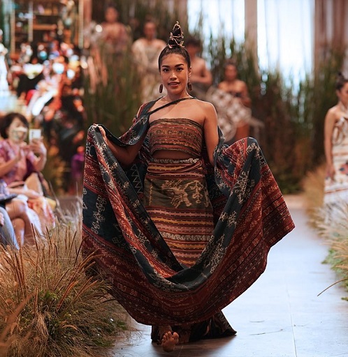 Perkenalkan Warisan Budaya NTT, Pendopo Pamerkan 58 Koleksi Tenun Ikat Sikka
