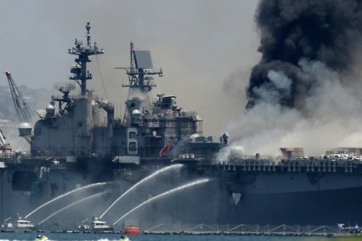 Kebakaran di Kapal Induk USS Abraham Lincoln, 6 Orang Terluka