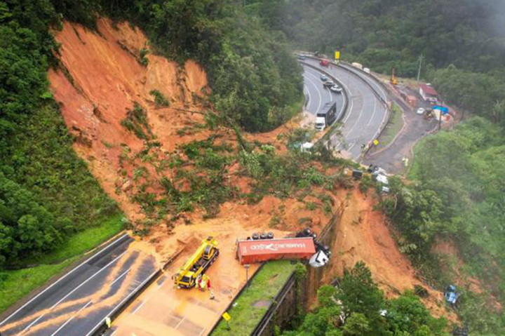 Kondisi Tanah Longsor di Brasil yang Tewaskan Dua Orang