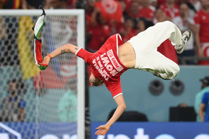 Detik-detik Suporter Bawa Bendera Palestina di Laga Tunisia Vs Prancis