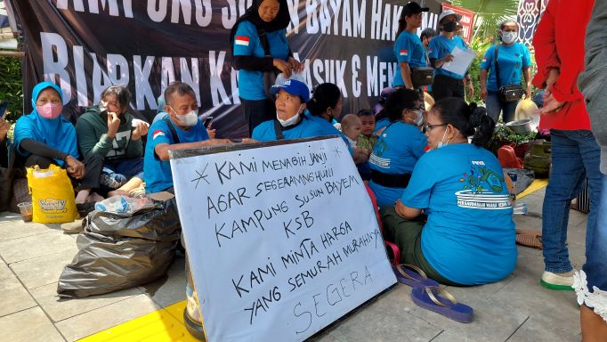 Belum Dapat Menempati Rusun, Warga Kampung Bayam Dirikan Tenda di Depan Balai Kota DKI