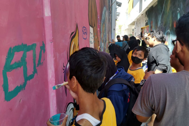 Kemeriahan Anak-anak Difabel Belajar Seni Mural di Solo