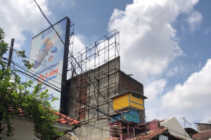 Cuaca Ekstrem, Konstruksi Bangunan Reklame di Surabaya Harus Kuat