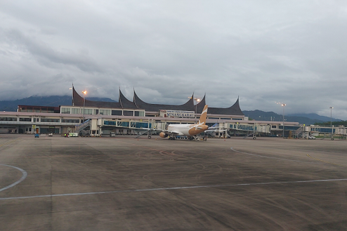 Viral Tarif Parkir Rp372 Ribu di Bandara Internasional Minangkabau Dibayar Transfer ke Rekening Petugas