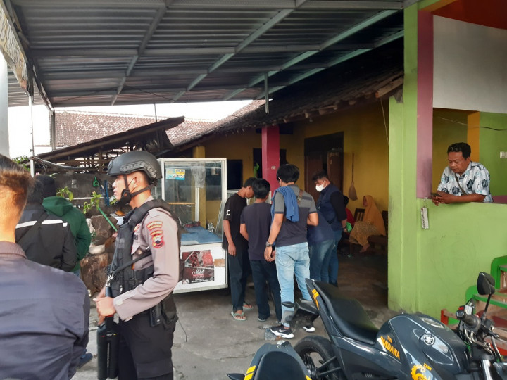Densus 88 Geledah Rumah 4 Terduga Teroris di Sukoharjo