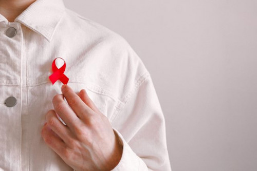 Ini arti dari simbol pita merah dalam memperingati hari AIDS sedunia. (Foto: Ilustrasi/Dok. Pexels.com)