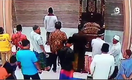 Viral, Imam Masjid di Bekasi Dipukul Pria Tak Dikenal Saat Pimpin Salat