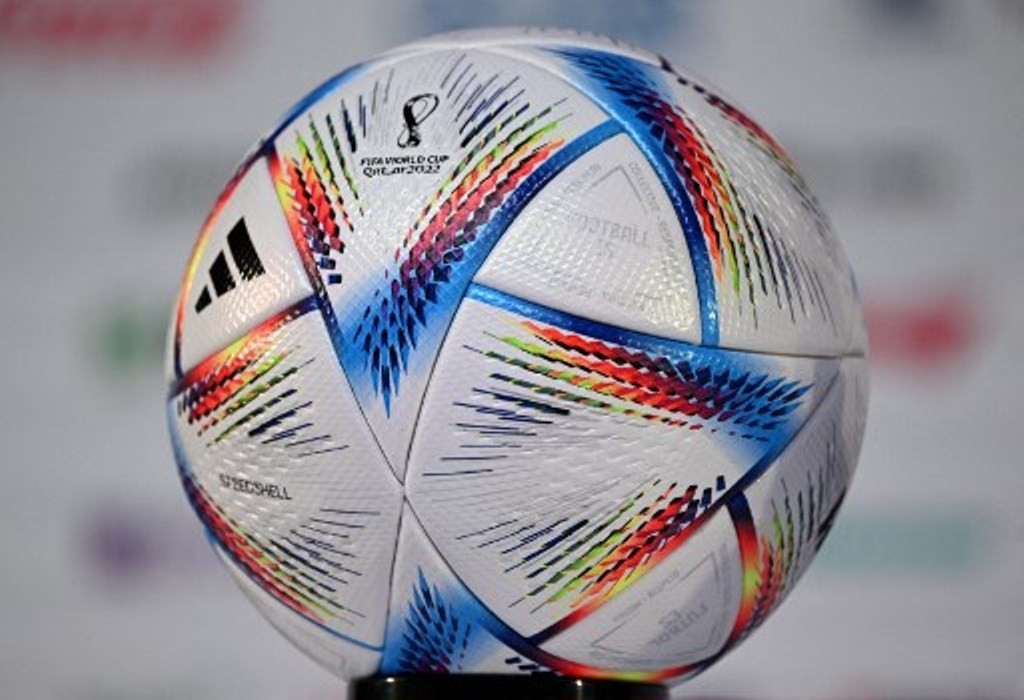 Bola resmi untuk Piala Dunia 2022. (Foto: AFP/Ozan Kose