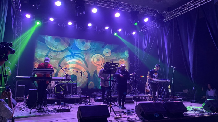 Tanpa Latihan, Vandra & Trap Homies Deg-degan Manggung di Medcom Hi5 Party