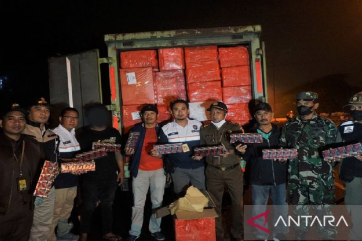 Peredaran Jutaan Batang Rokok Ilegal Tak Bisa Menembus Madura