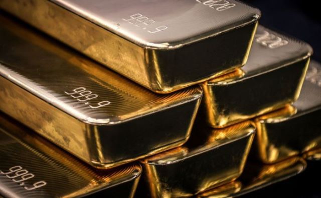 Ilustrasi harga emas. Foto: AFP.
