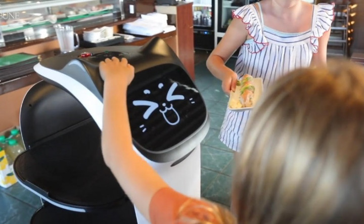 Bellabot, Robot Kucing Cerdas yang Bisa Berinteraksi dengan Pelanggan