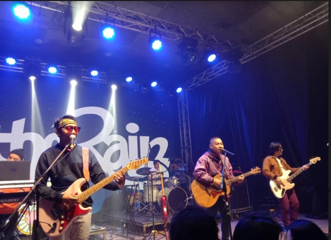 Penampilan The Rain dalam perayaan Hi5 Party Medcom. (Foto: WWD/Medcom)