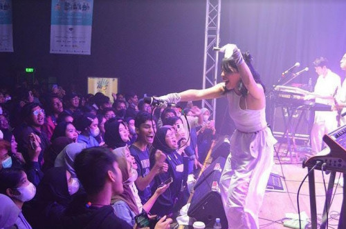 Vokalis Lomba Sihir, Natasha Udu tampil memukau di Hi5 Party Medcom. (Foto: Wijokongko/Medcom)