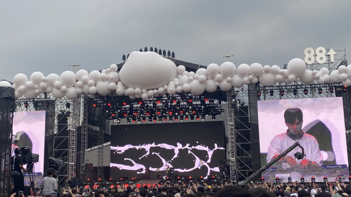 Head In The Clouds Jakarta Dipadati Pengunjung Walau Gerimis