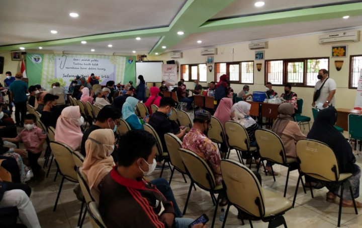 Dokter Alumni SMAN 8 Jakarta Dirikan Sentra Vaksinasi Booster