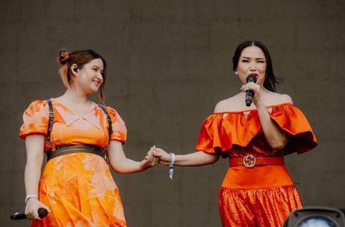 Stephanie Poetri dan Titi DJ Nyanyi di HITC Jakarta 2022, Duet Ibu-Anak Penuh Haru