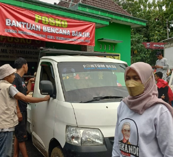 Korban Banjir di Pati Dapat Bantuan Sembako Hingga Makanan Kaleng