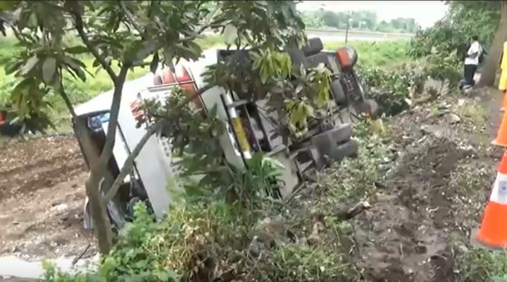 Bus Antar Provinsi Terguling di Nganjuk