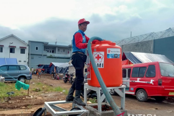 Pengungsi Gempa Cianjur Dapat Bantuan 1 Juta Liter Air Bersih