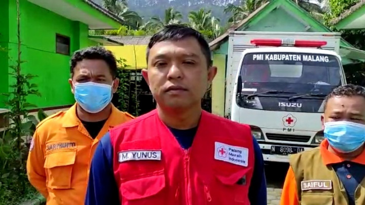 Pronojiwo Lumajang Masih Terisolasi, Bantuan Makanan Diantar Langsung ke pengungsian