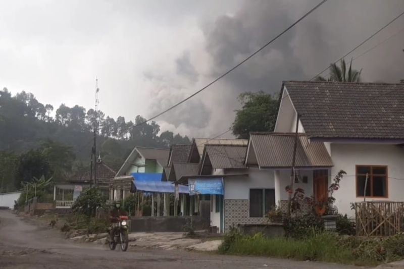 Bantuan Logistik Warga Semeru Terkendala Akses ke Pronojiwo