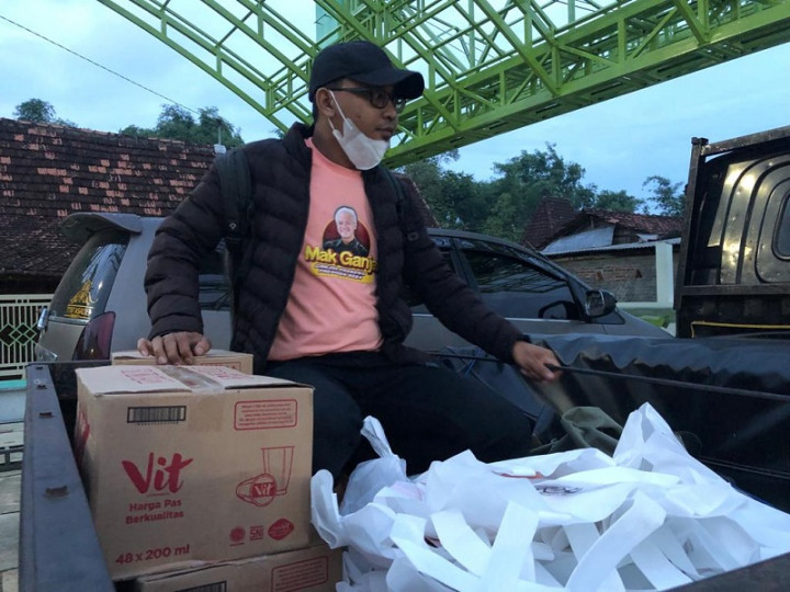 Ratusan Paket Makanan Disebar ke Korban Banjir Bandang di Pati