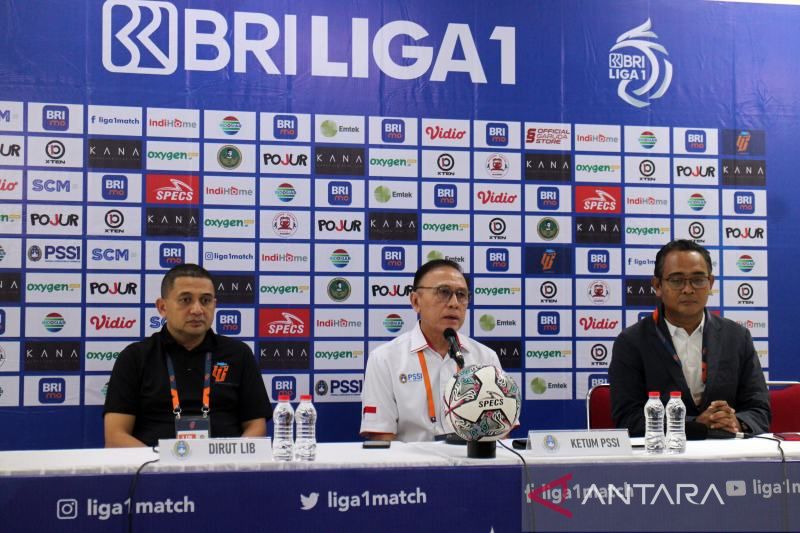 Ketua Umum PSSI Mochamad Iriawan (tengah). (Foto: Antara/Bambang Dwi Marwoto)