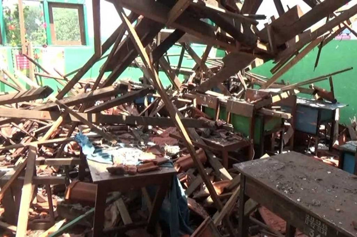 Atap Madrasah Roboh, Ujian Semester jadi Terganggu