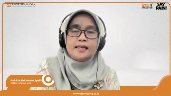 Prof. dr. Dr. Rini Sekartini, SpA(K) selaku dokter spesialis anak. (Foto: SS Zoom Meeting)