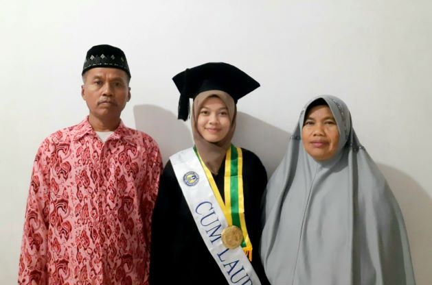 Fani Fatmawati, Putri Pedagang Pasar Lulus dengan IPK Tertinggi di UNY