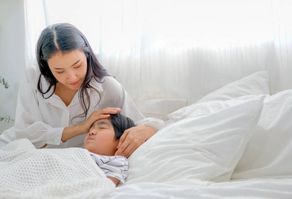 6 Tips Mengatasi Batuk Pilek dan Demam pada Anak