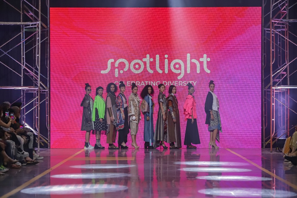 SPOTLIGHT Indonesia menampilkan keragaman wastra dan budaya Indonesia sebagai inspirasi karya-karya fesyen Indonesia (Foto:Dok)