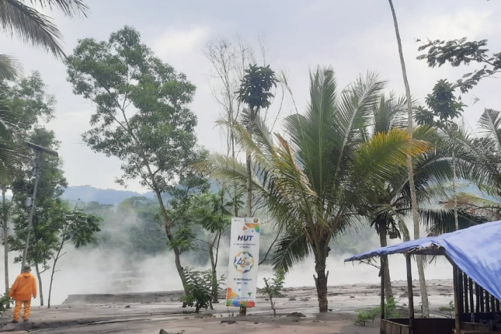 Masyarakat Diminta Mewaspadai Material Sisa Erupsi Semeru Akibat Hujan