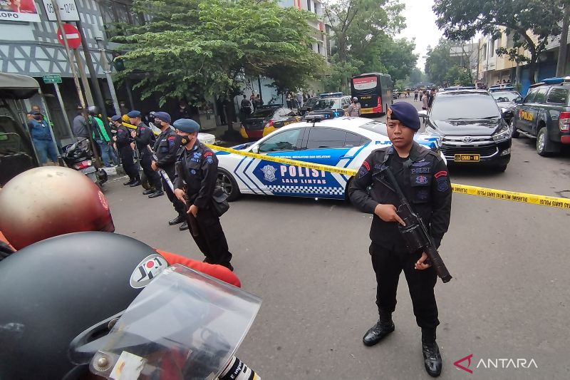 Masyarakat Diminta Menjauh dari Radius 300 Meter Lokasi Bom Polsek Astana Anyar