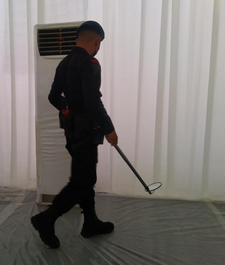 Tim Penjinak Bom Sterilisasi Kediaman Calon Besan Presiden