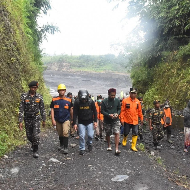 Masyarakat Dekat Gunung Semeru Kembali Beraktivitas