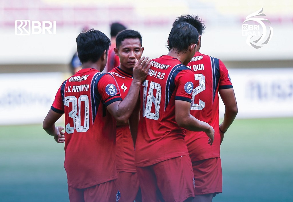 Selebrasi gol para pemain Arema FC ketika menghadapi Dewa United. (Foto: Twitter BRI Liga 1)