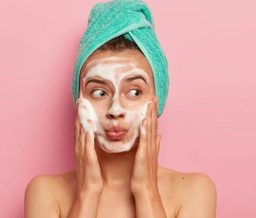 Pembersih Gel vs Pembersih Krim: Ketahui Mana yang Terbaik untuk Jenis Kulitmu