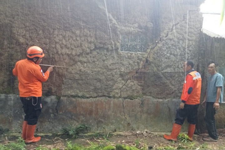 Gempa Sukabumi Sebabkan Sejumlah Bangunan Rusak