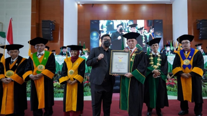 Pengukuhan 14 Guru Besar UIN Bandung Raih Rekor MURI