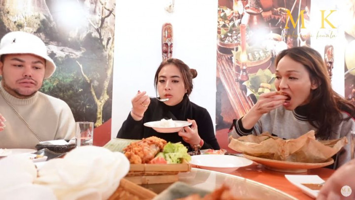 Momen Bunda Corla Ketemu Ivan Gunawan dan Maharani Kemala di Jerman, Langsung Ditraktir