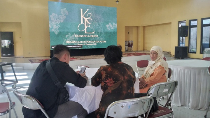 Warga Antusias Ikuti Prosesi Pernikahan Kaesang-Erina