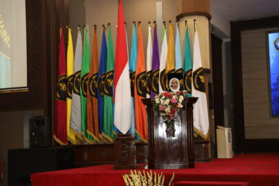 Guru Besar Agustina Tri Endharti saat menyampaikan orasi ilmiah. DOK UB