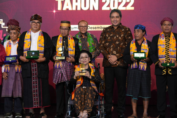 Legenda Keroncong, Waldjinah Menerima Gelar Tanda Kehormatan dari Presiden