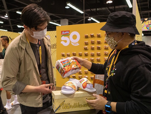 Tampilkan Sandal Kolaboramie, Sandalboyz X Tahilalats Ikuti Ajang Internasional DesignerCon