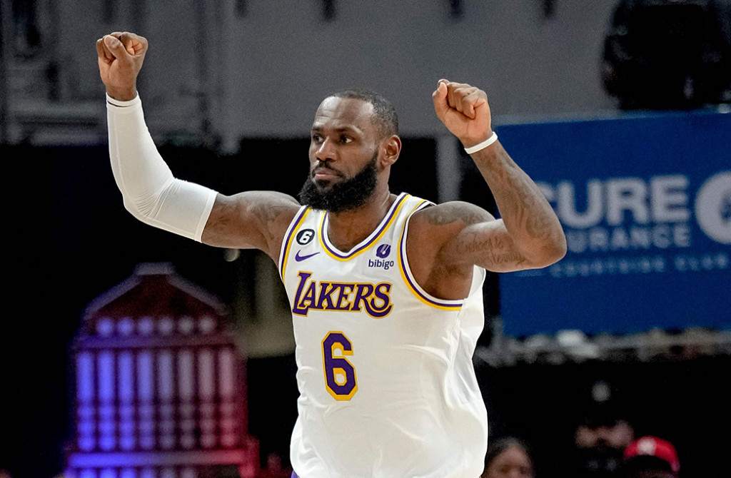 NBA: James dan Davis Gemilang, Lakers Kembali ke Jalur Kemenangan